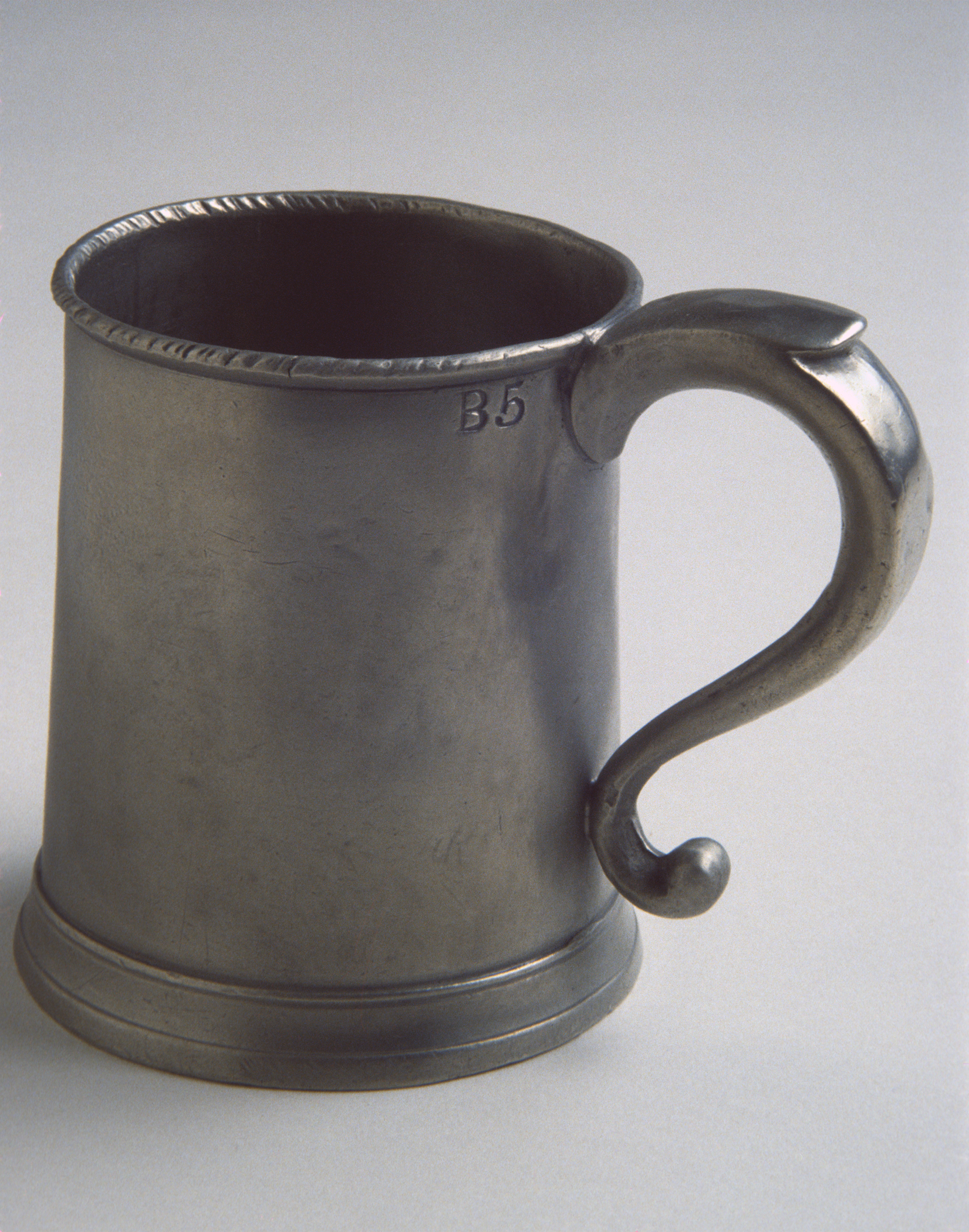 1955.0048.034 Pewter mug