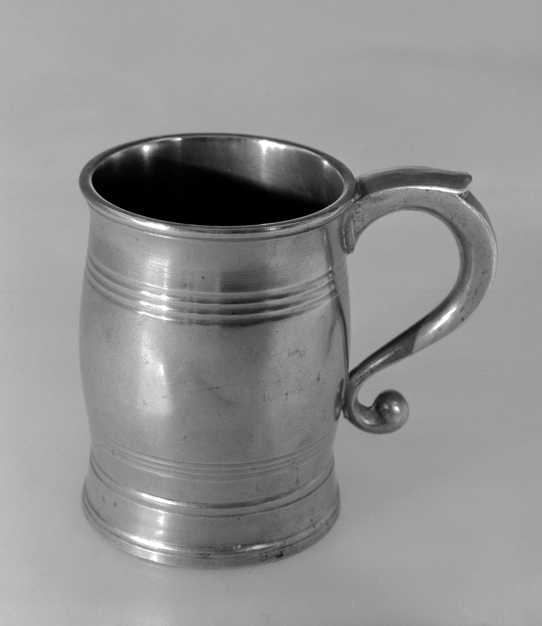 1953.0018 Pewter mug