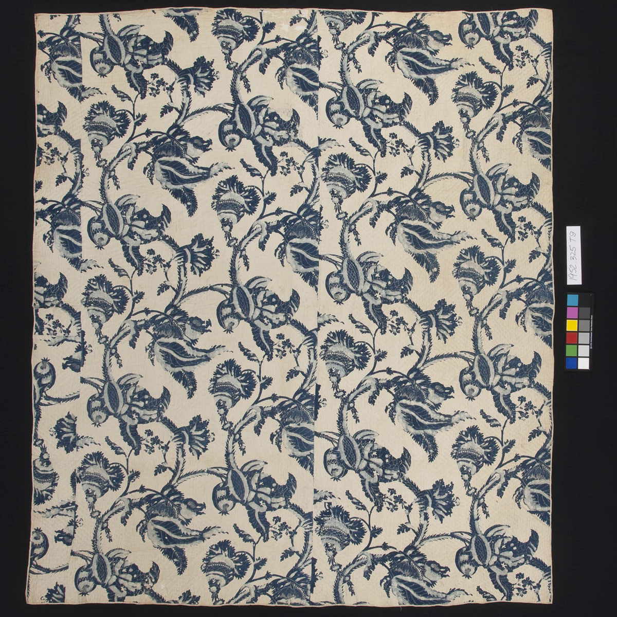 1952.0325 Quilt, overall