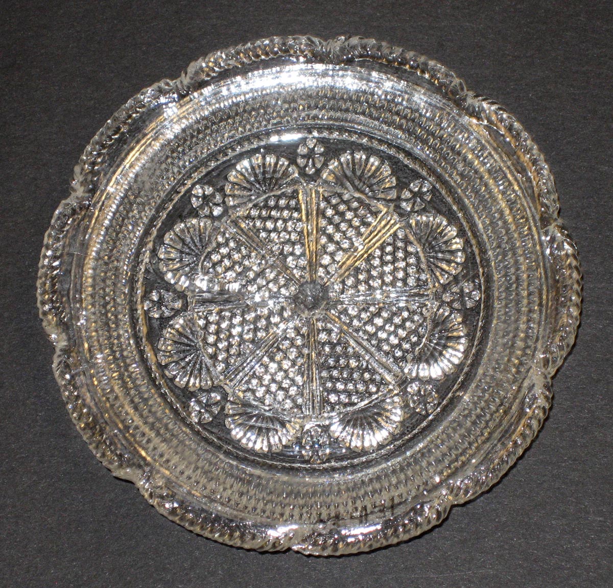 2003.0041.031 Rosette-pattern cup plate