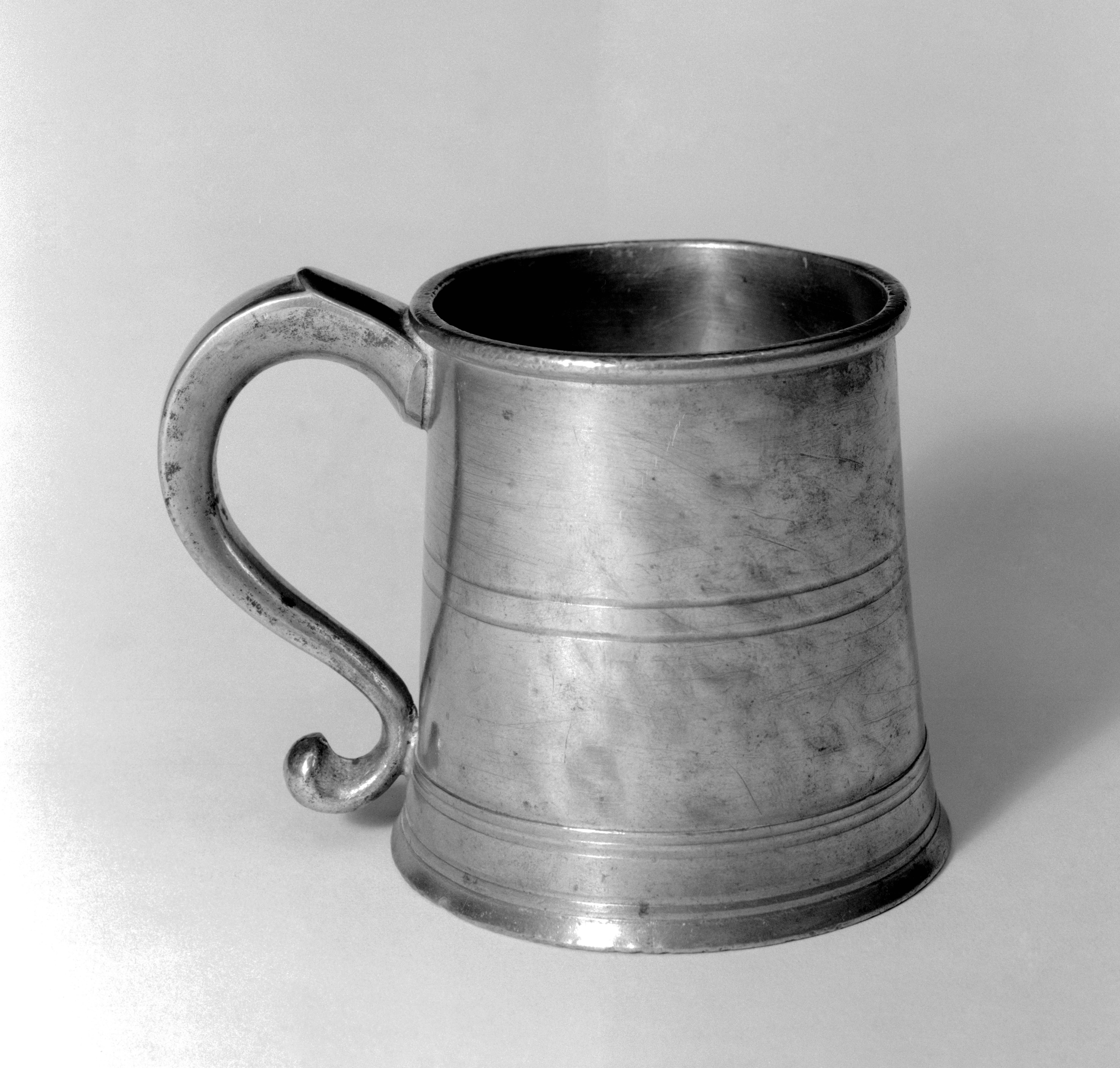1953.0015 Pewter mug
