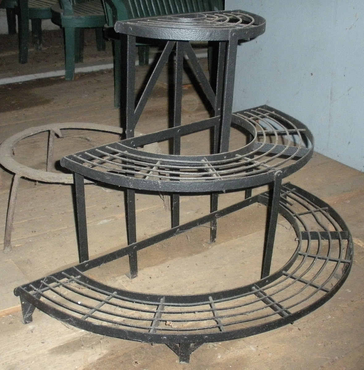 1965.3035.002 plant stand