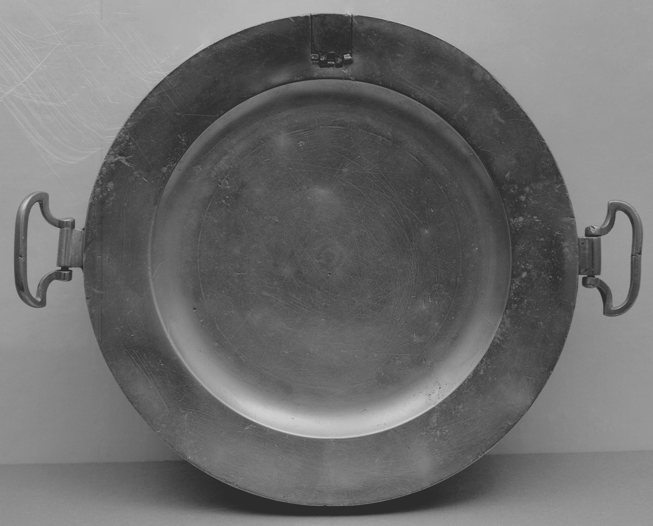 1954.0097.002 Pewter hot water plate