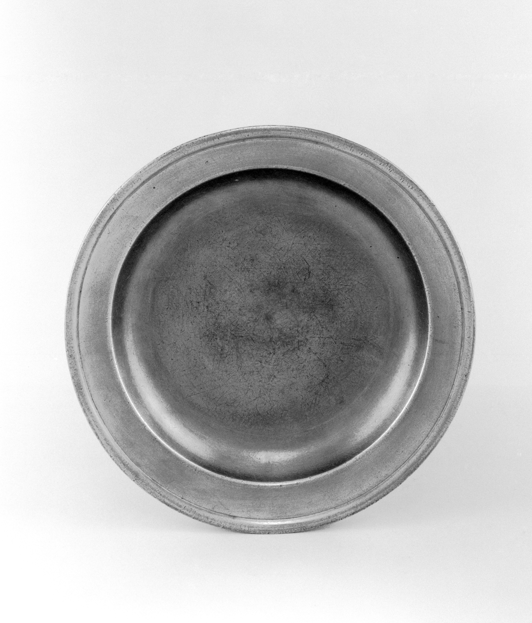 1953.0155.021 Pewter plate