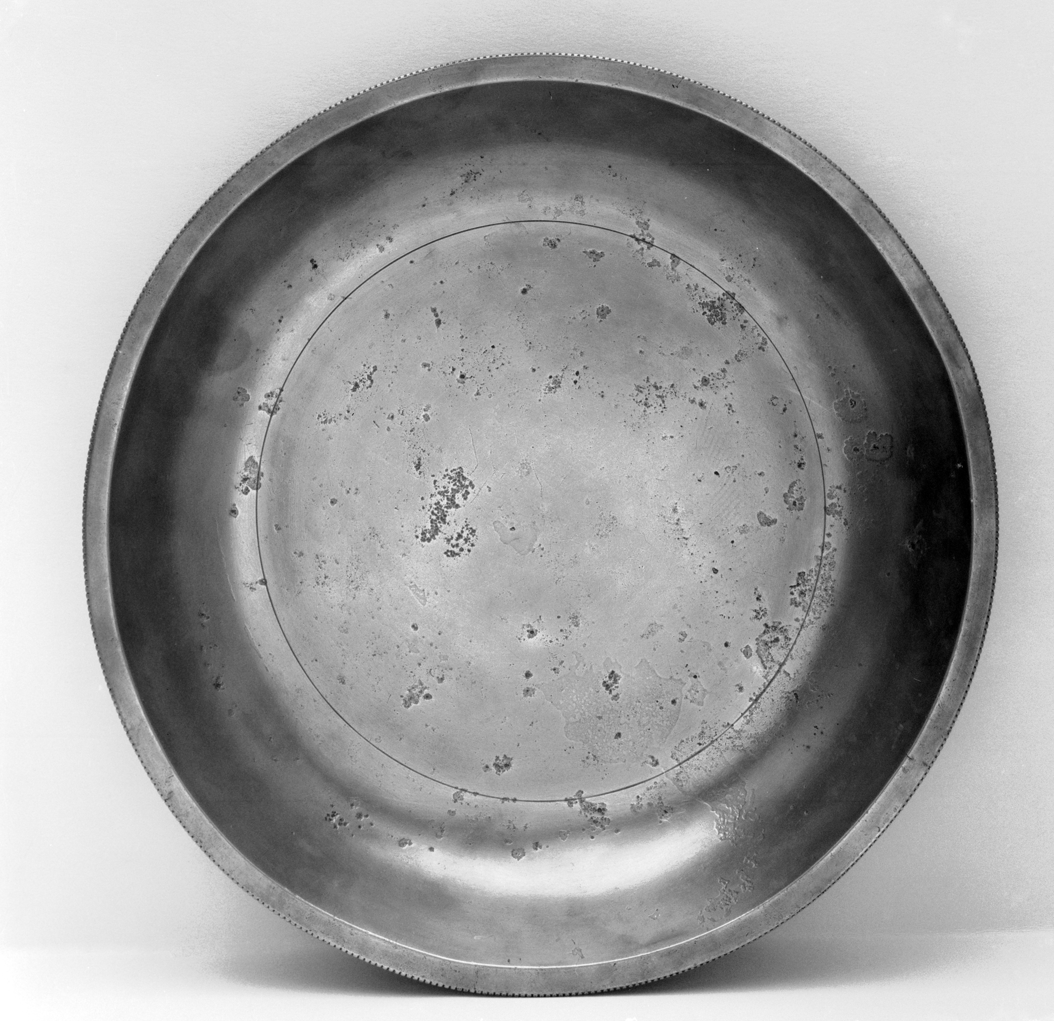 1953.0043 Pewter dish