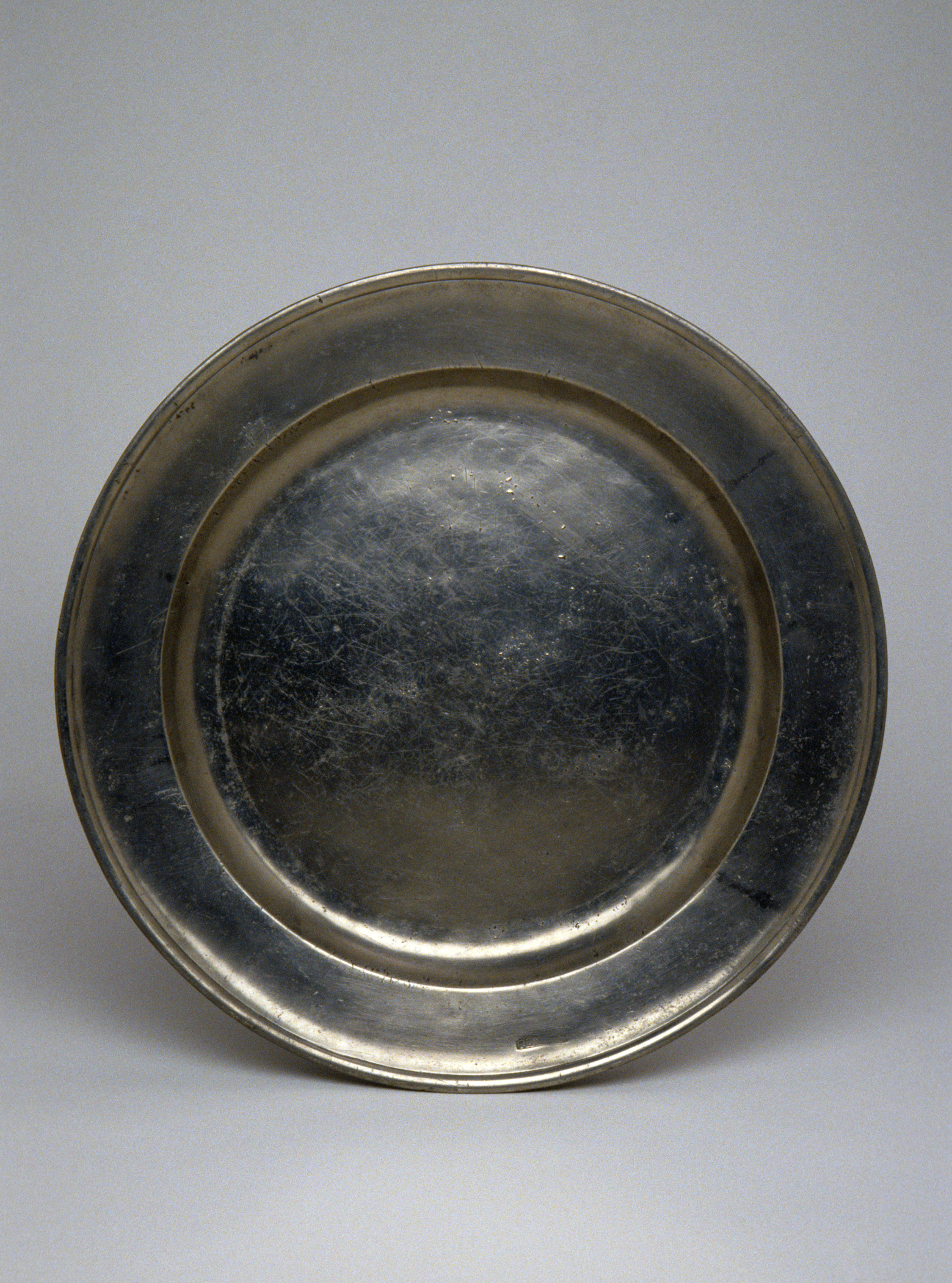 1953.0028 Pewter plate