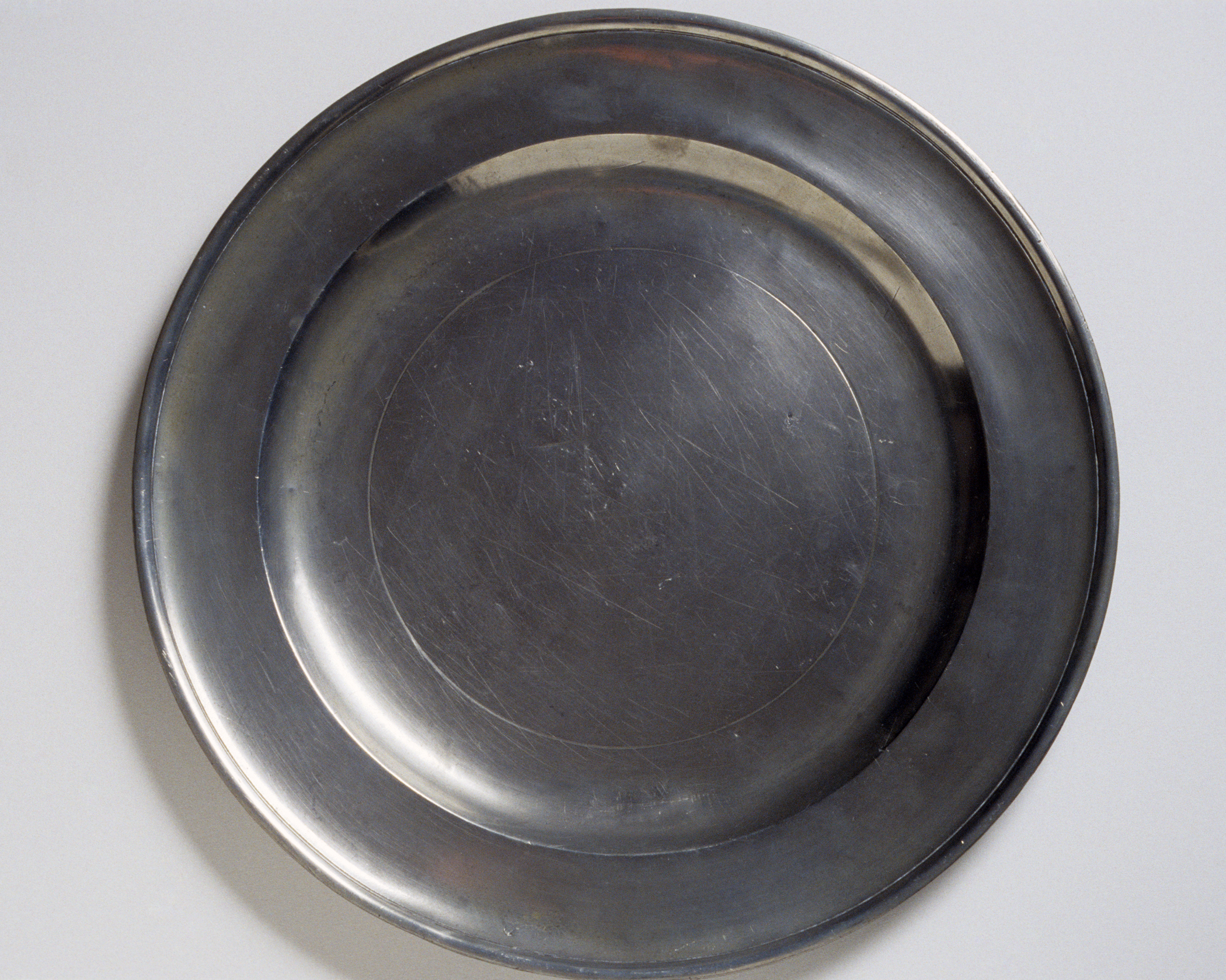 1956.0046.011 Pewter dish