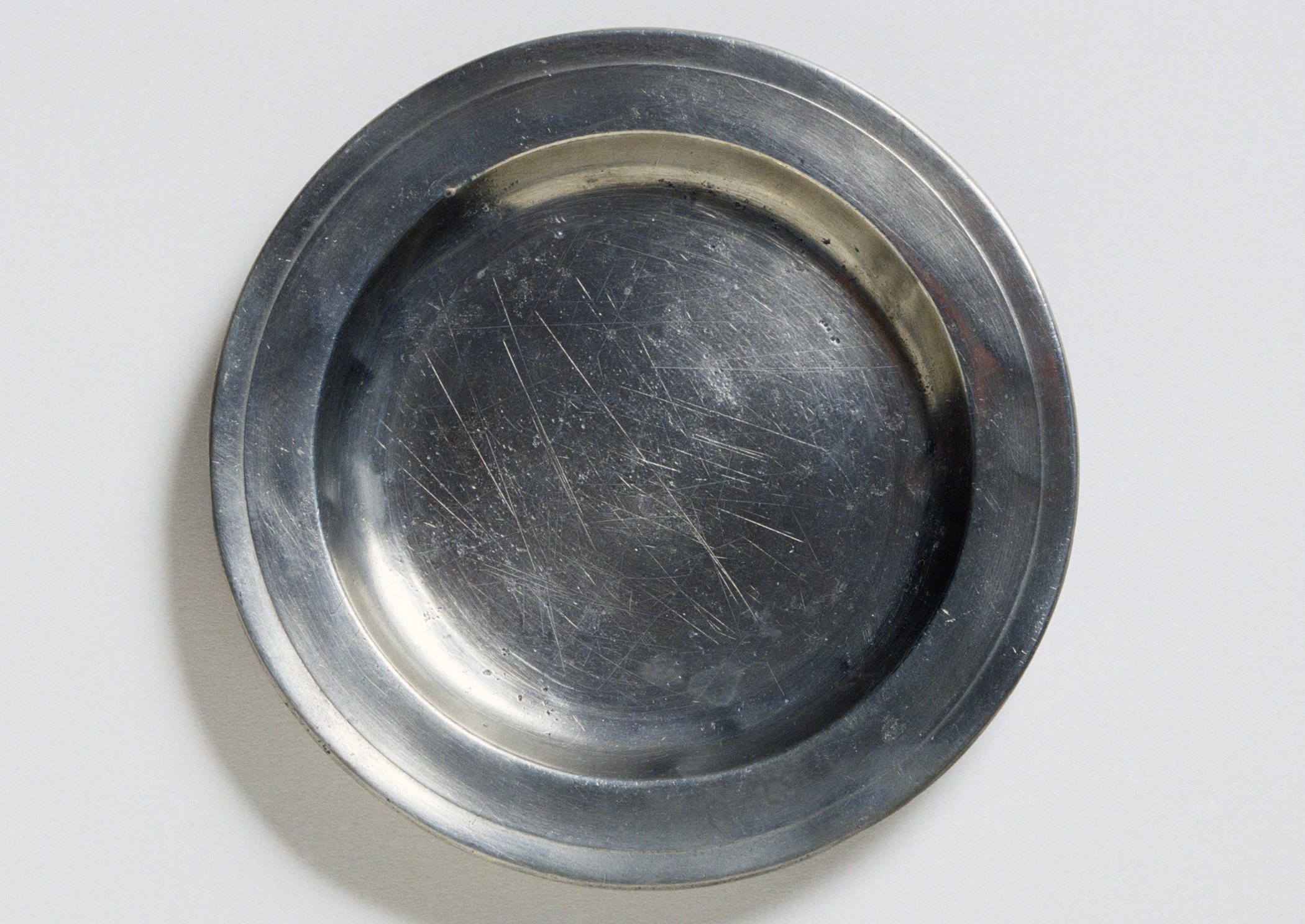 1956.0046.019 Pewter plate