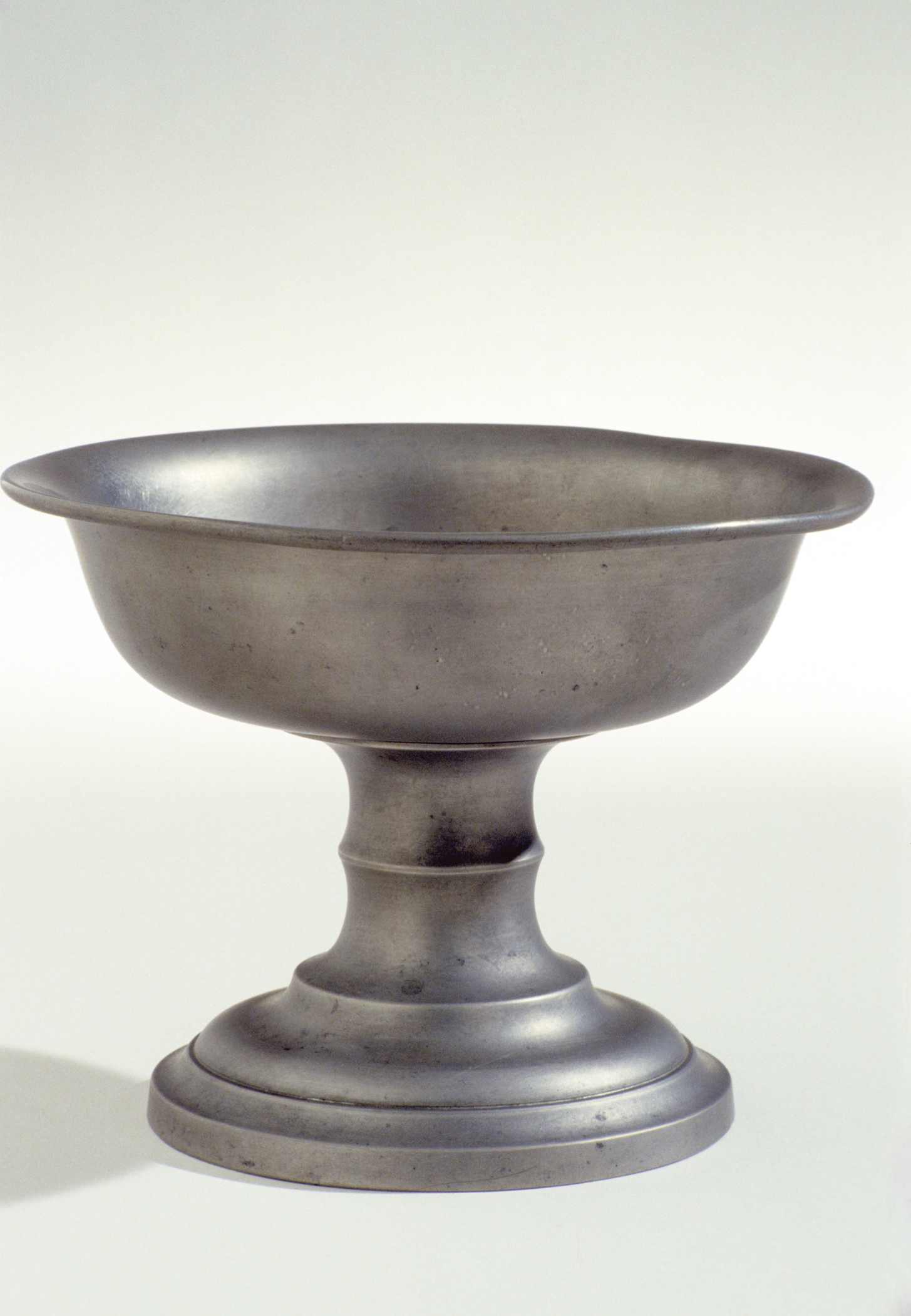 1956.0046.022 Pewter bowl