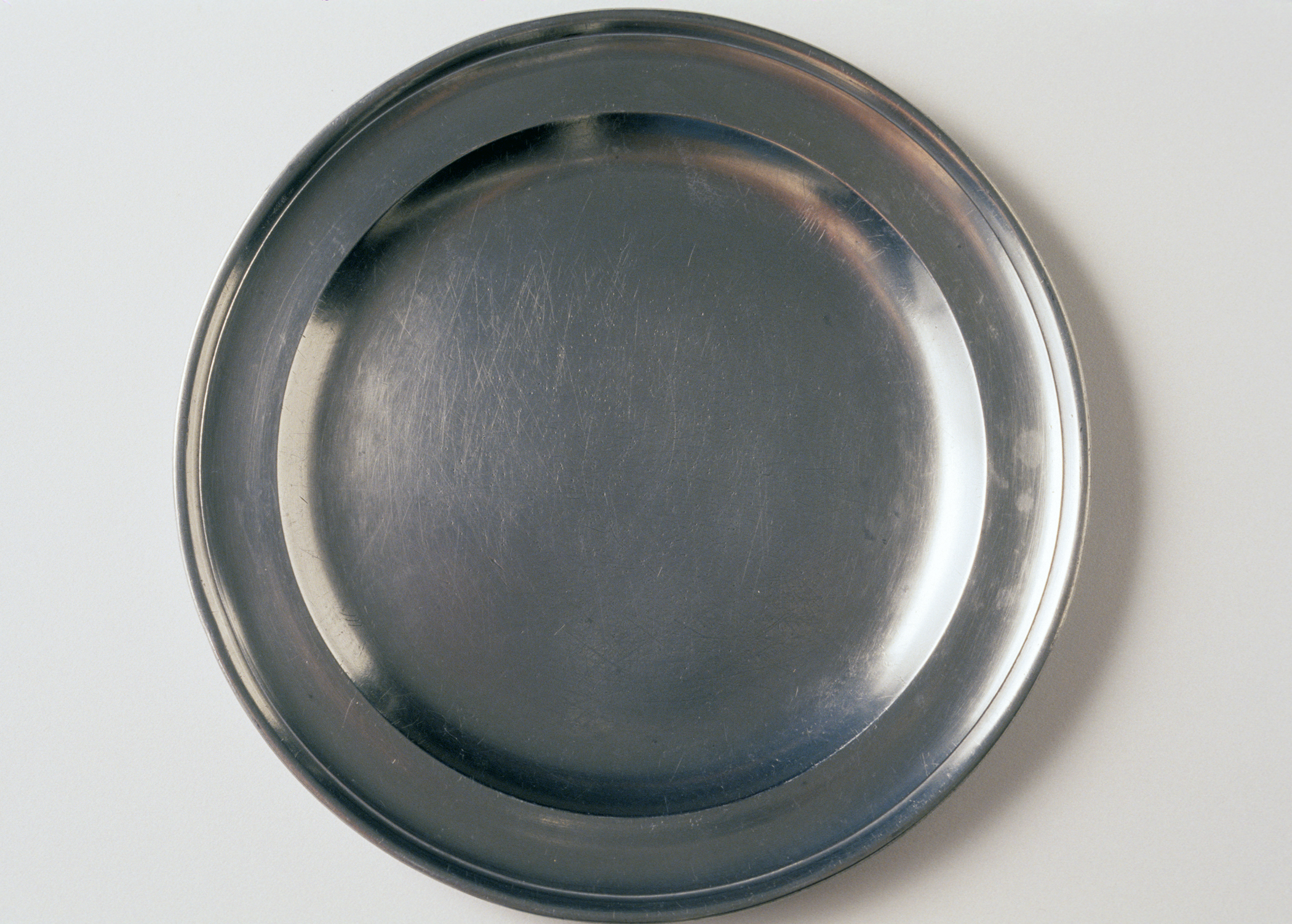 1956.0059.014 Pewter plate