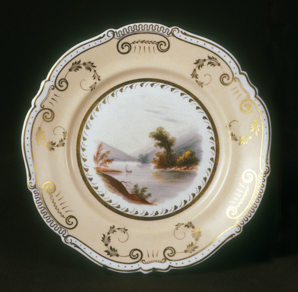 1972.0044.002 Soft-paste porcelain plate