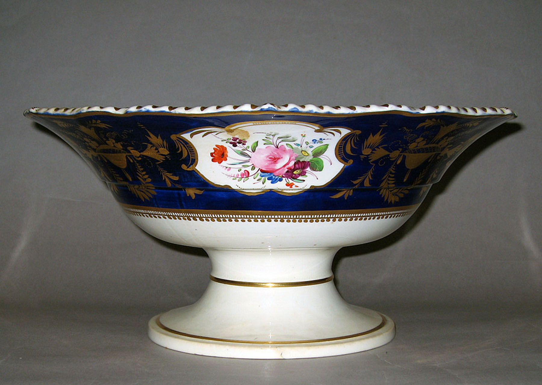 1967.1464 Derby bone-china bowl (profile)