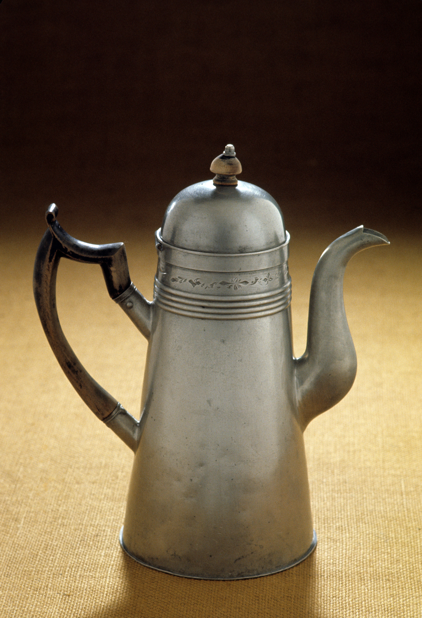 1958.0673 Pewter teapot
