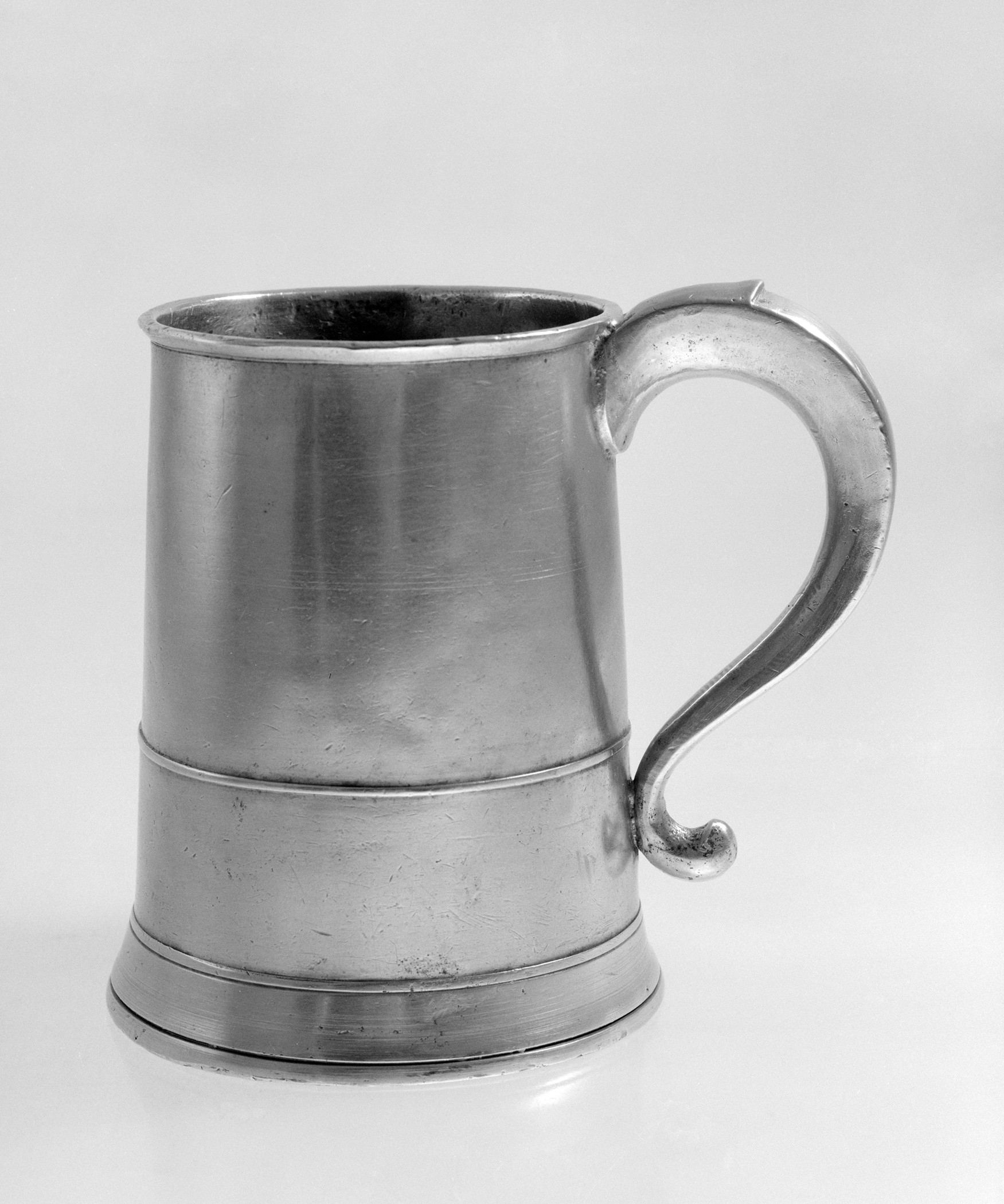 1955.0048.027 Pewter mug