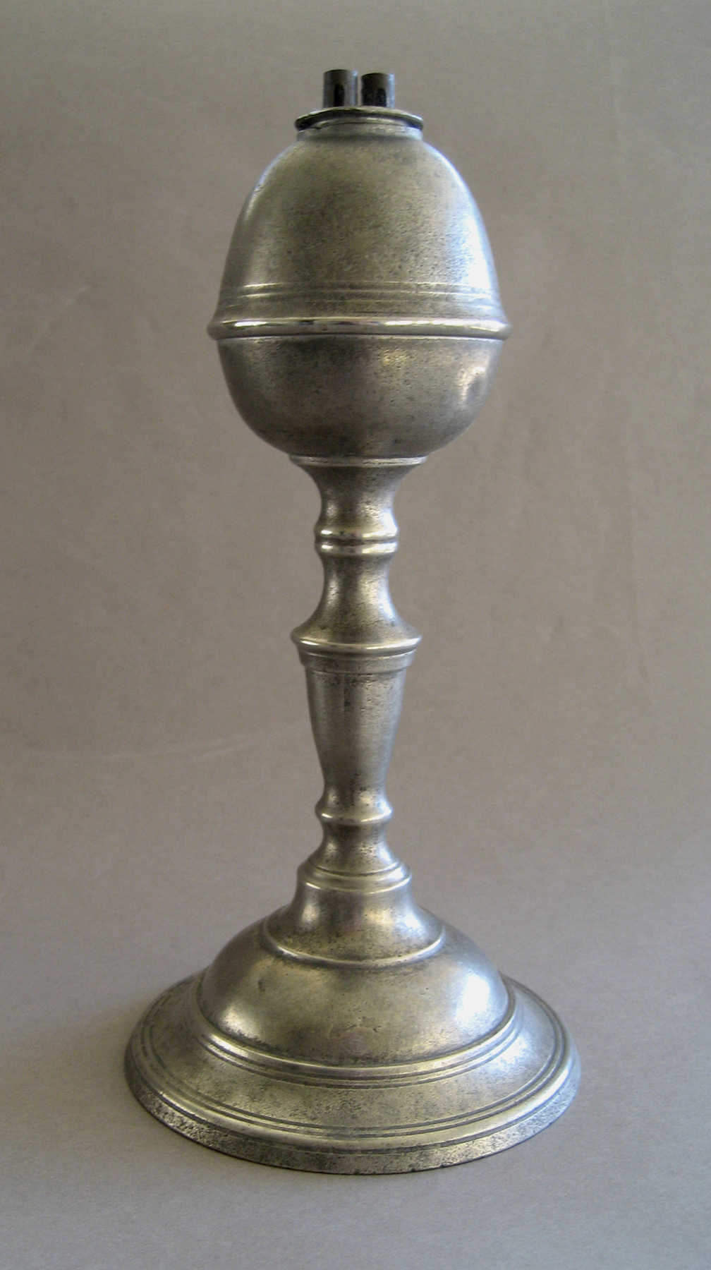 1956.0075.002 Britannia lamp