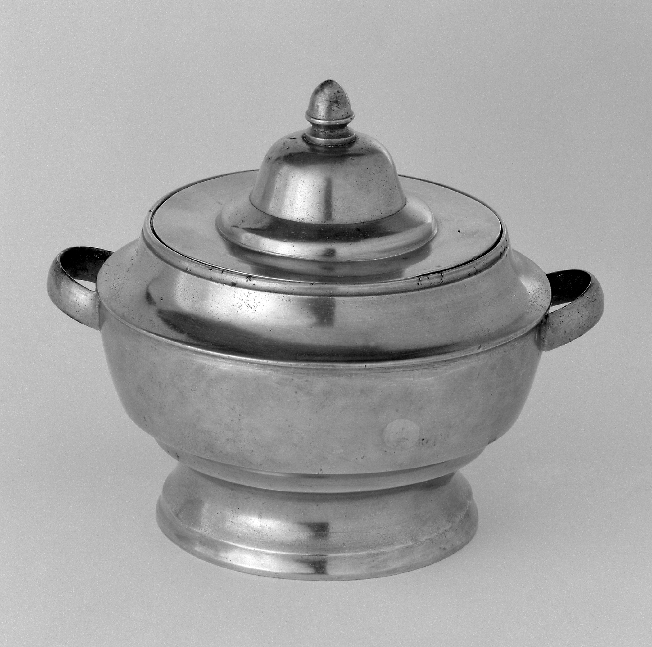 1963.0660 Pewter sugar bowl