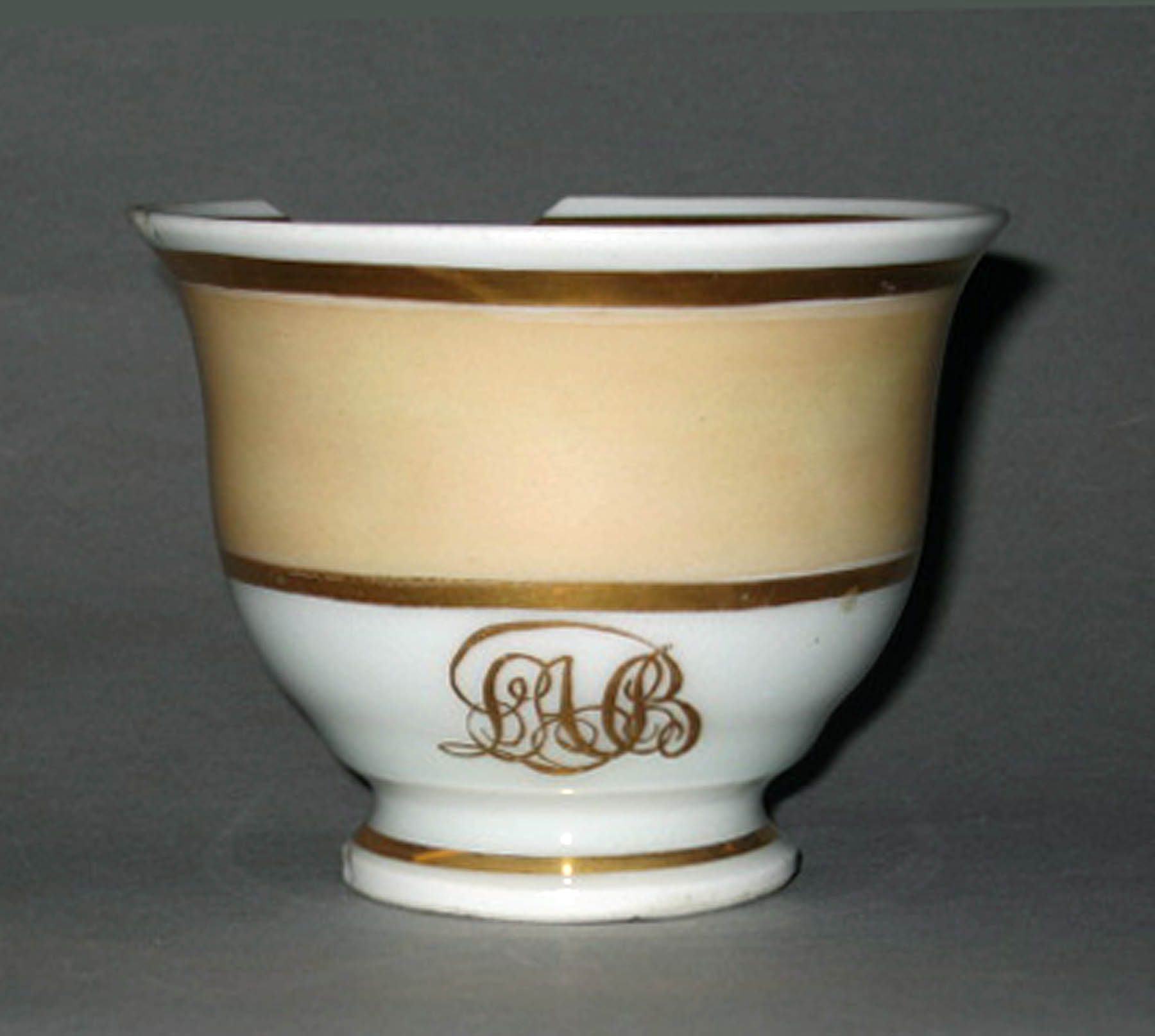 1954.0077.036 Porcelain teacup