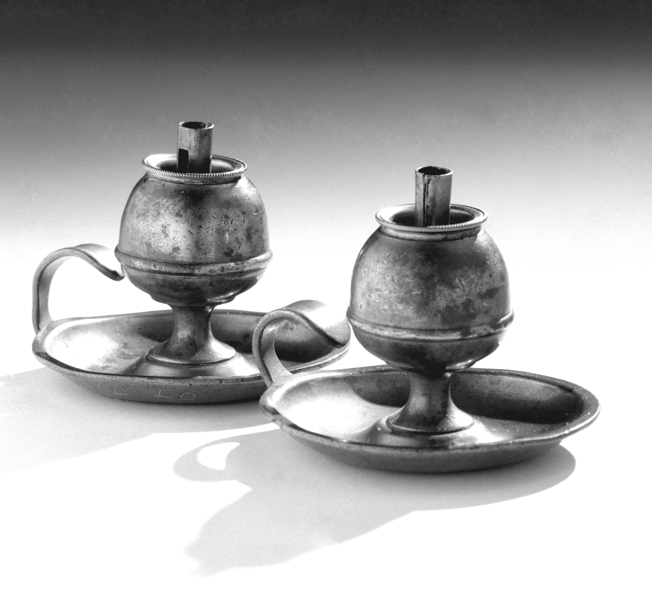 1964.1499.001, .002 Miniature britannia lamps