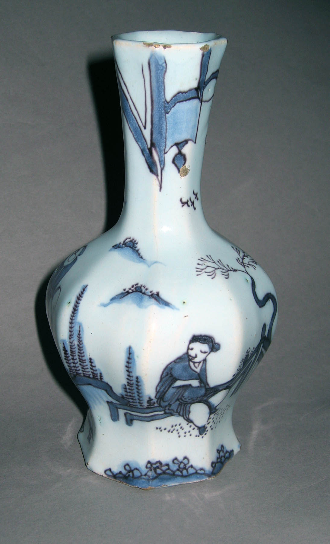 1952.0195 Delftware vase (side 1)