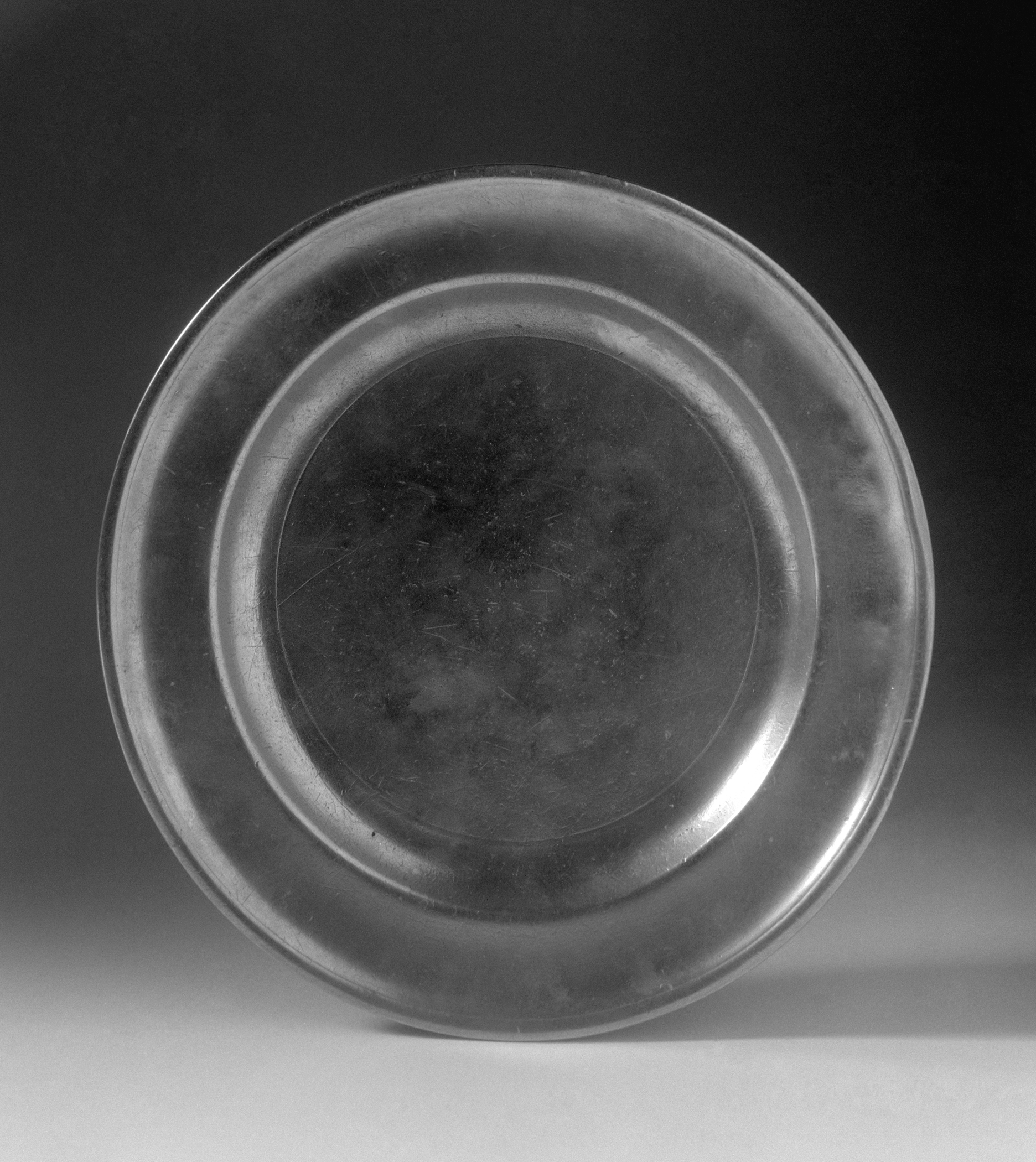 1969.0203 Pewter plate