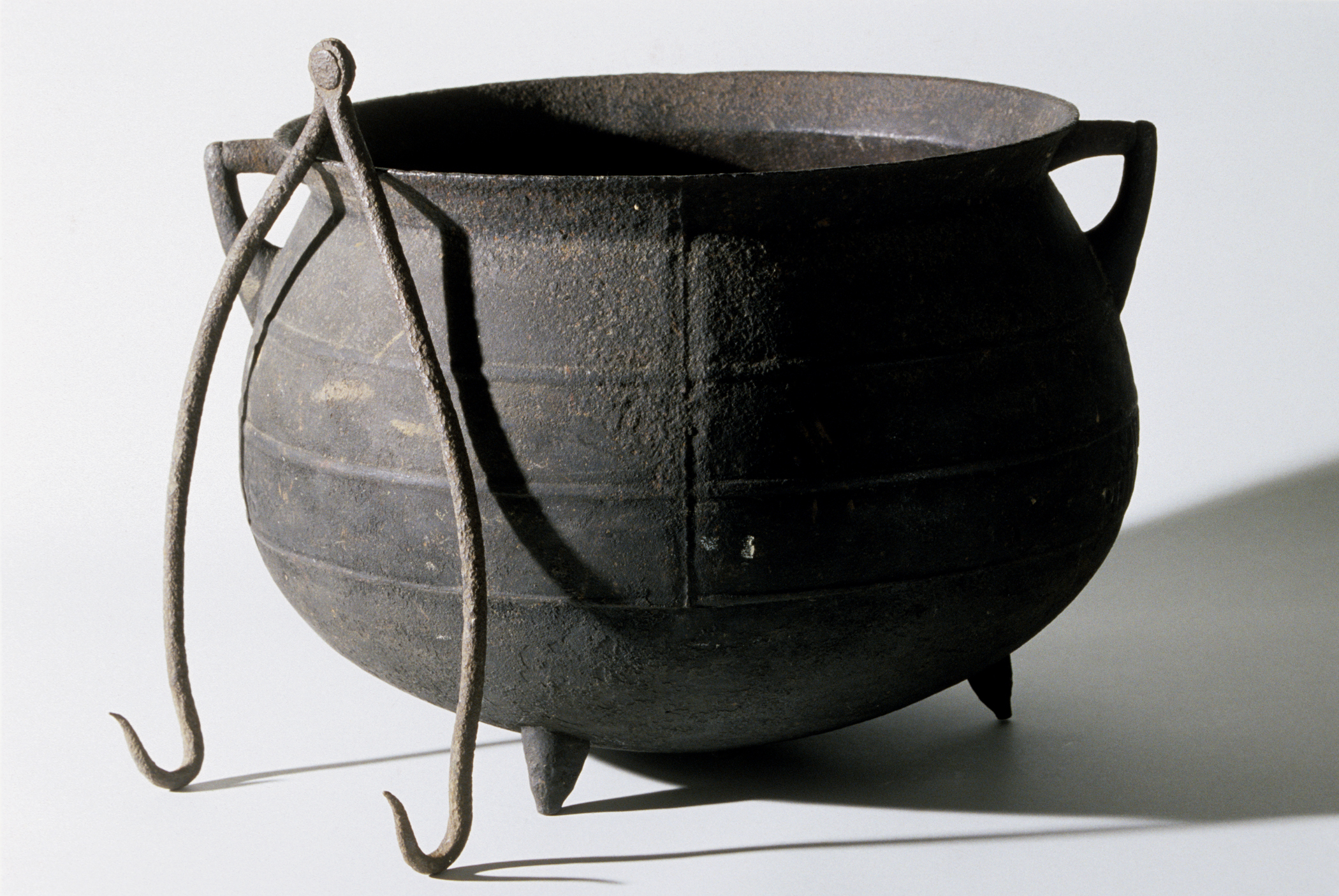 Rare Cast Iron Pot, Savery and Company, Philadelphia, Pennsylvania