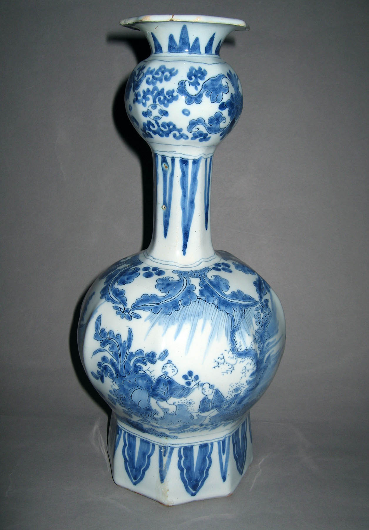 1966.1022.002 Delftware vase