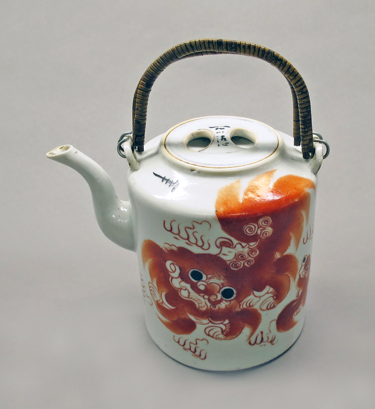 2014.0016.275 A, B Teapot and lid, overall