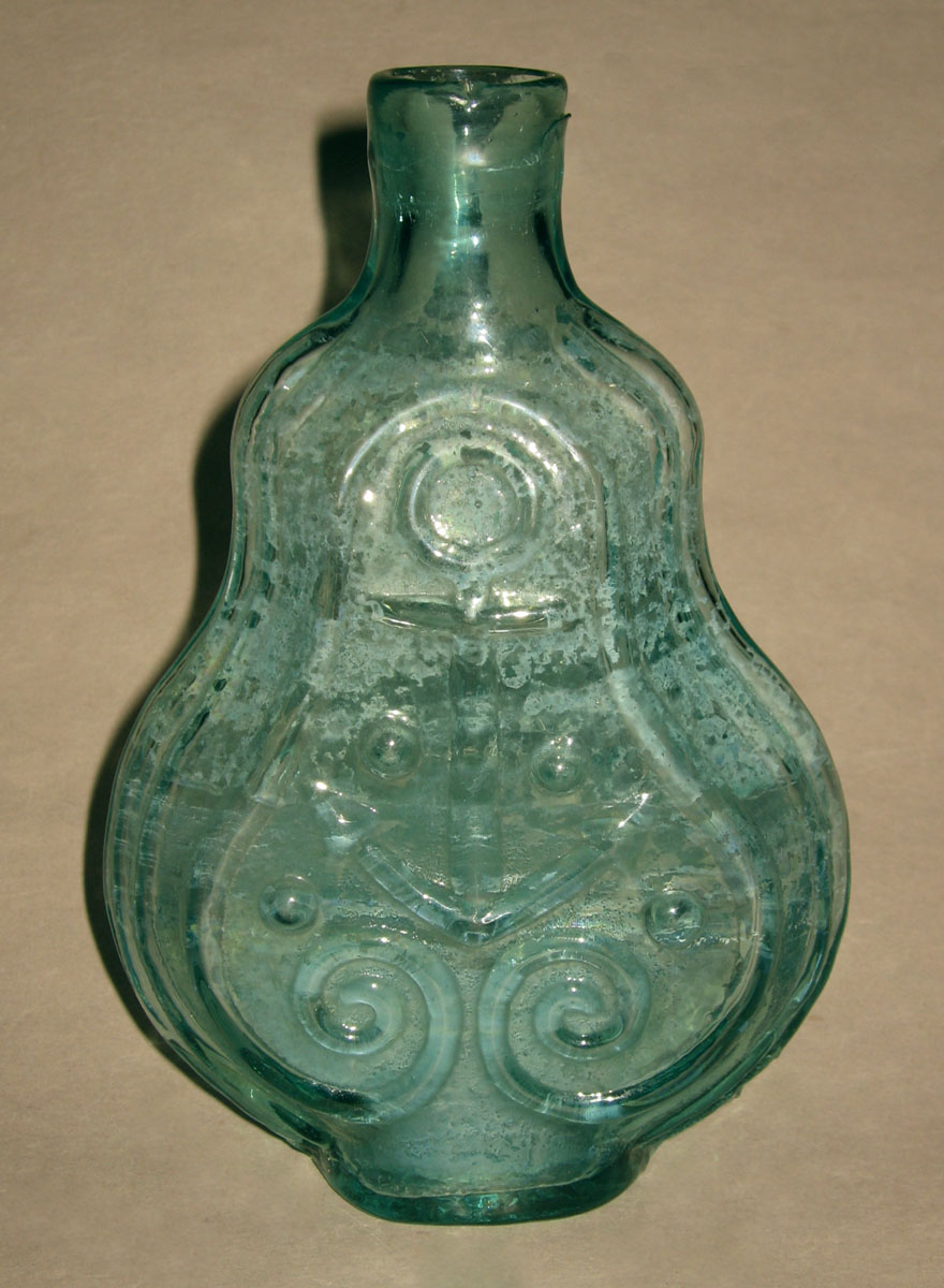 1973.0425.004 Glass flask