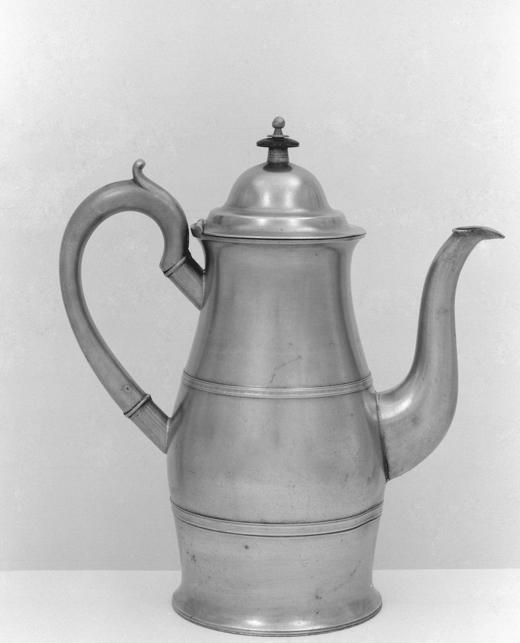 1966.1146 Pewter teapot