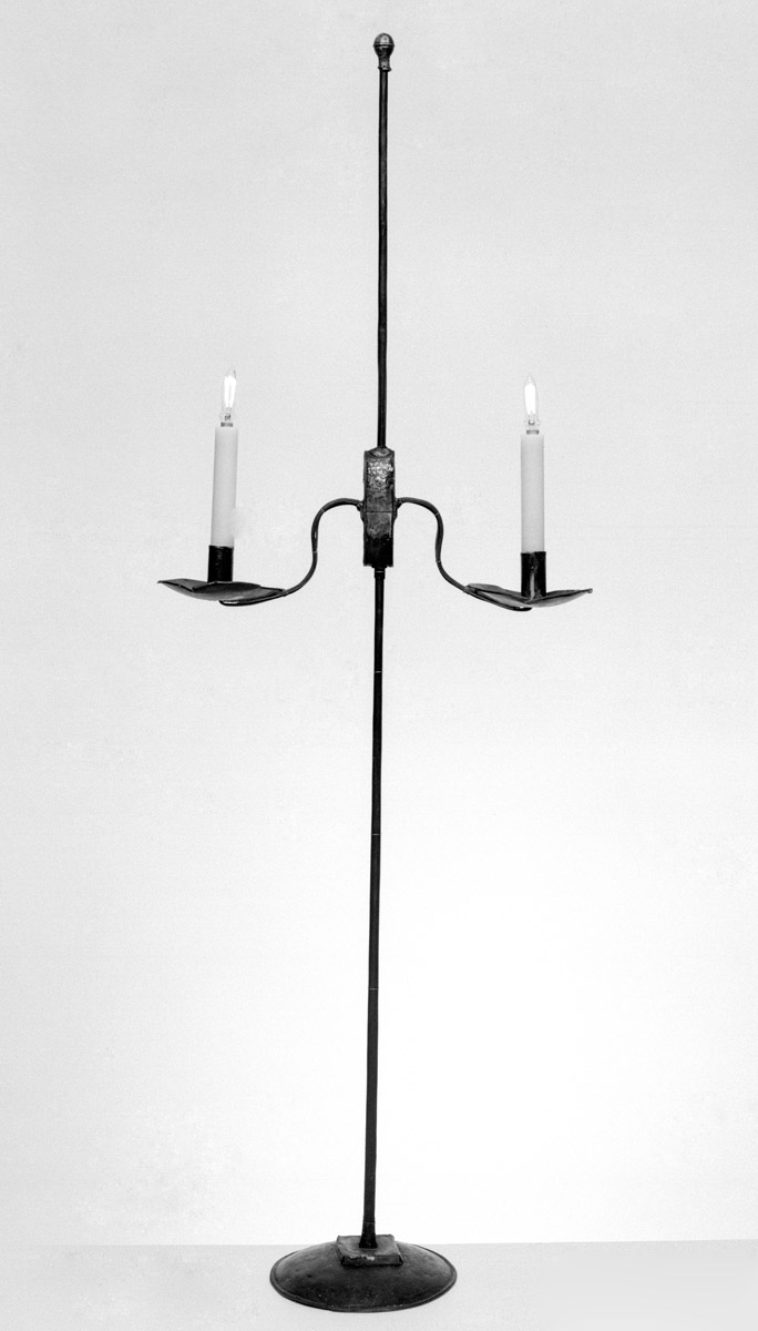 1952.0137 Candlestand