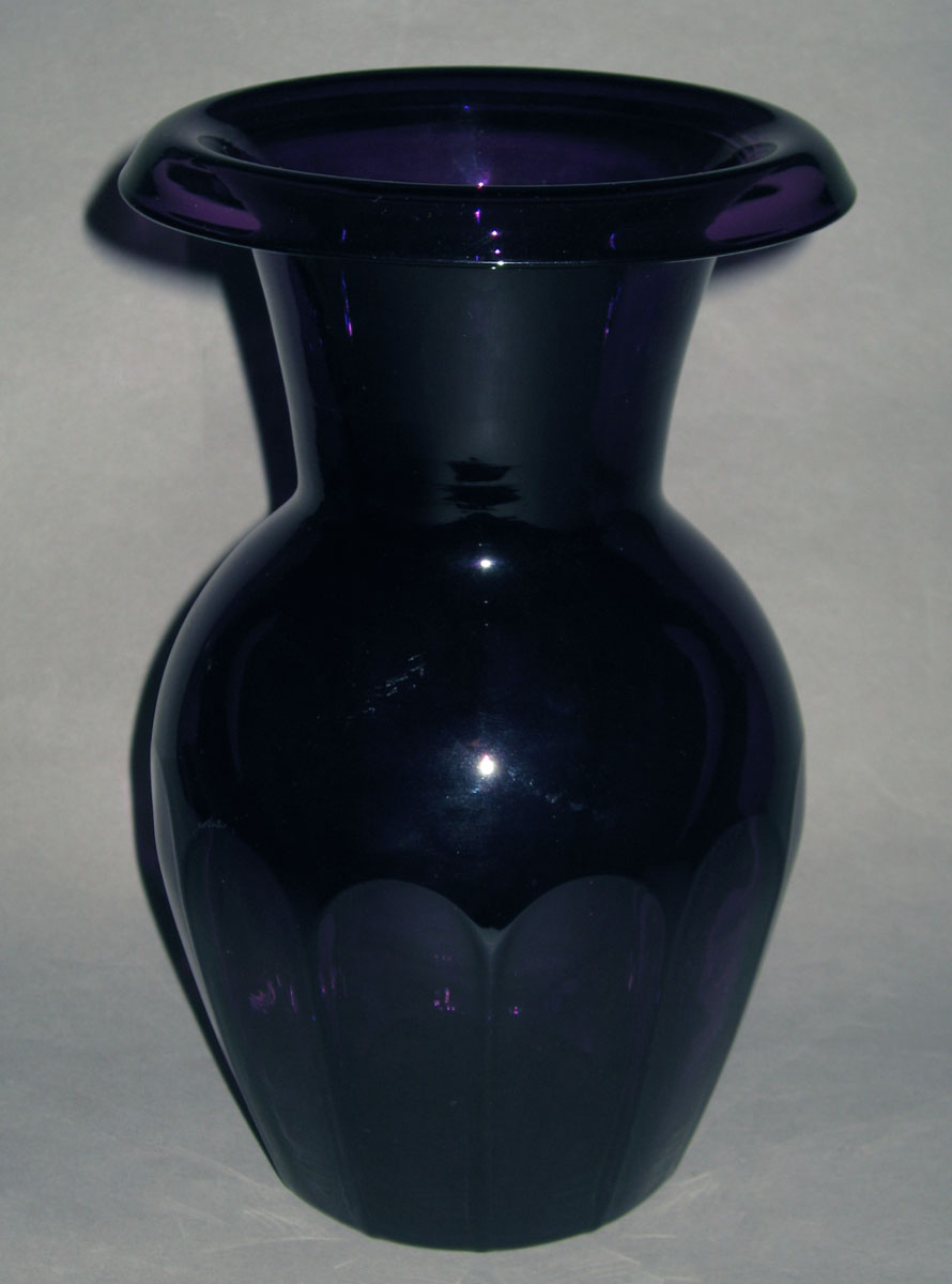 1959.3150 Glass vase