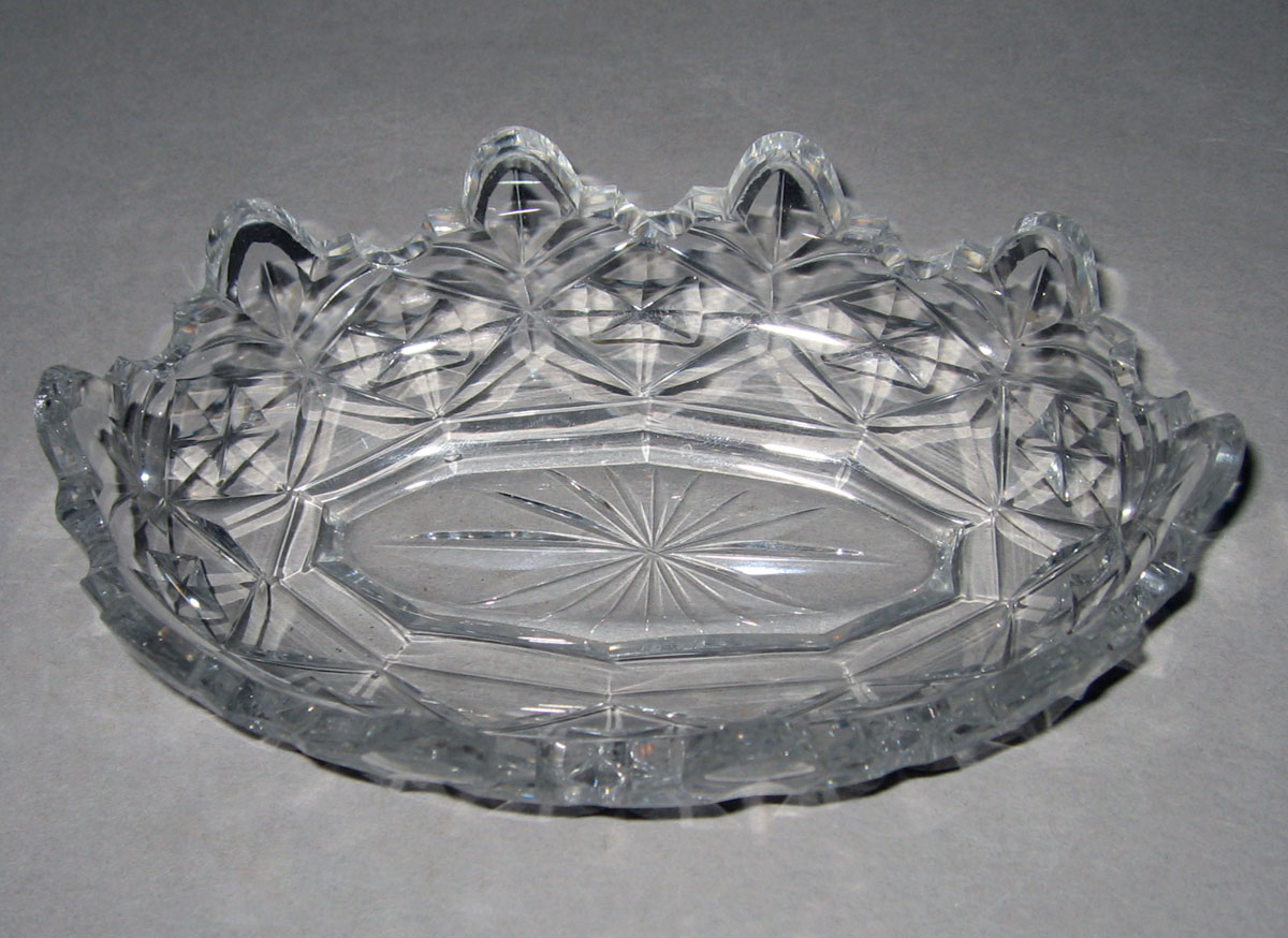 1962.0153.002 Lead glass dish
