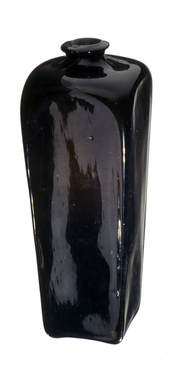 1961.0621.001 Glass case bottle