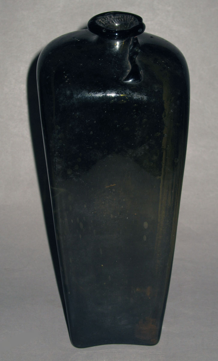 1961.0621.011 Glass case bottle