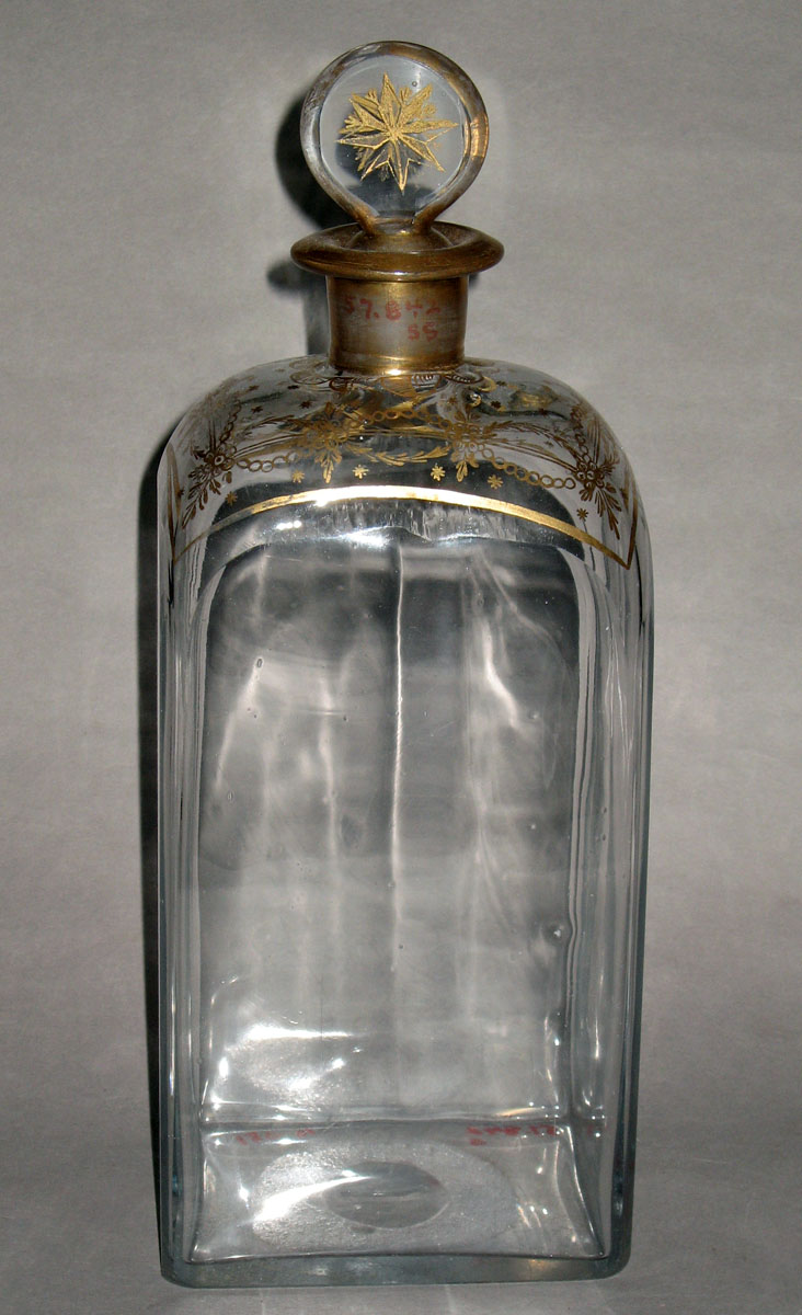 1957.0842 S Glass case bottle