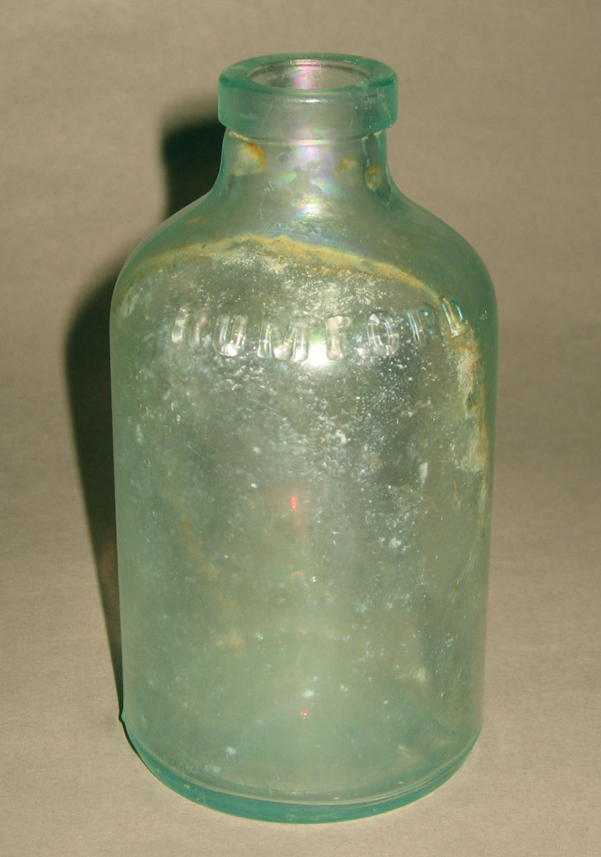 2002.0032.001 Glass bottle