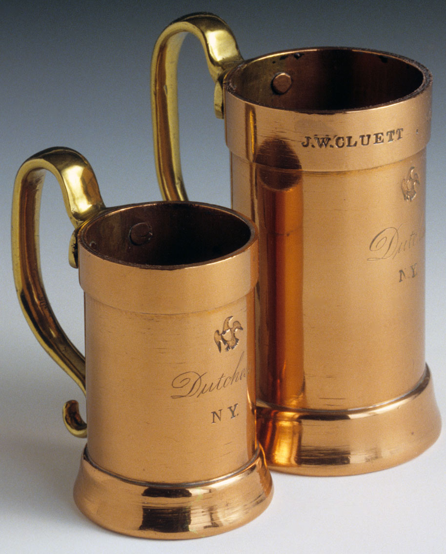 1958.1594 Measure cups
