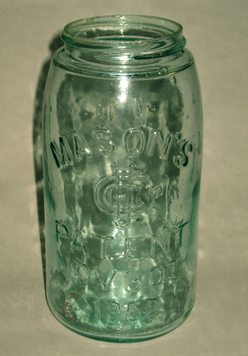 1969.2018.002 Glass jar