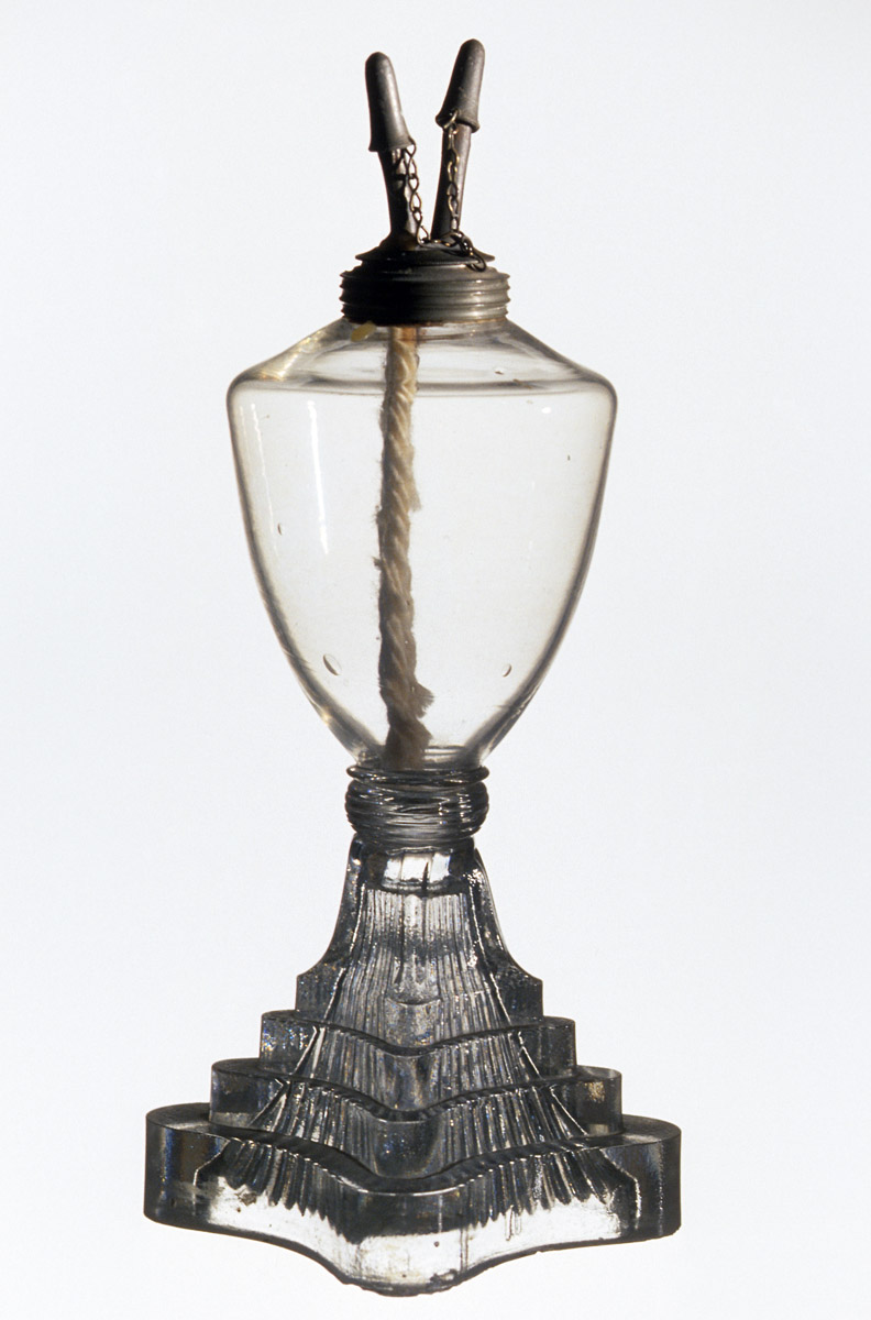 1959.1130 Glass lamp