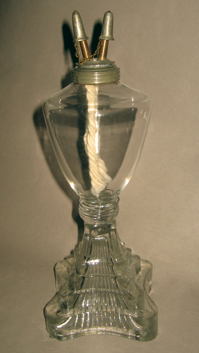 1959.1129 Glass lamp