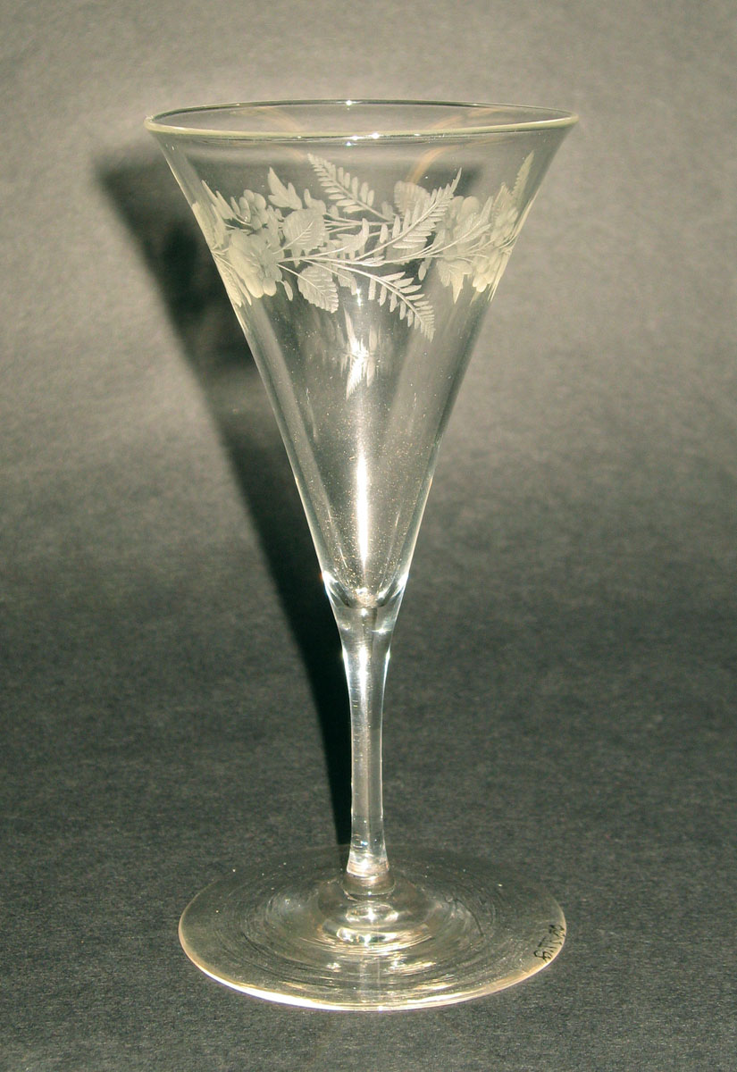 2002.0037.002 Glass wineglass or sherry glass