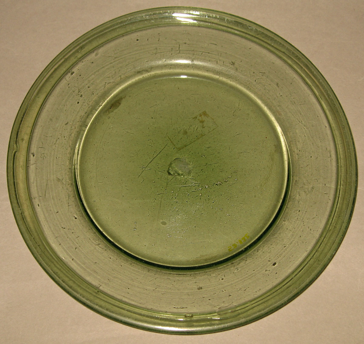 1952.0122 Glass plate