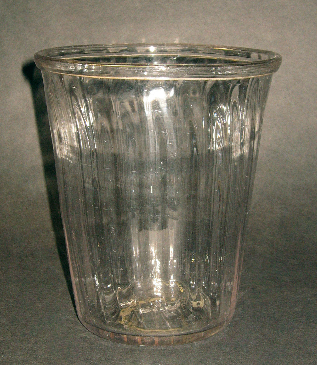 1957.0090.001 Glass tumbler