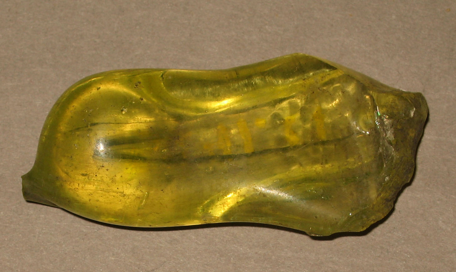 1954.0041.011 Glass fragment