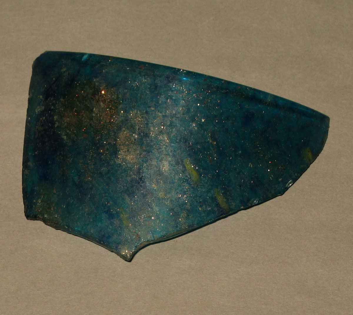 1958.0002.006.041 Glass fragment