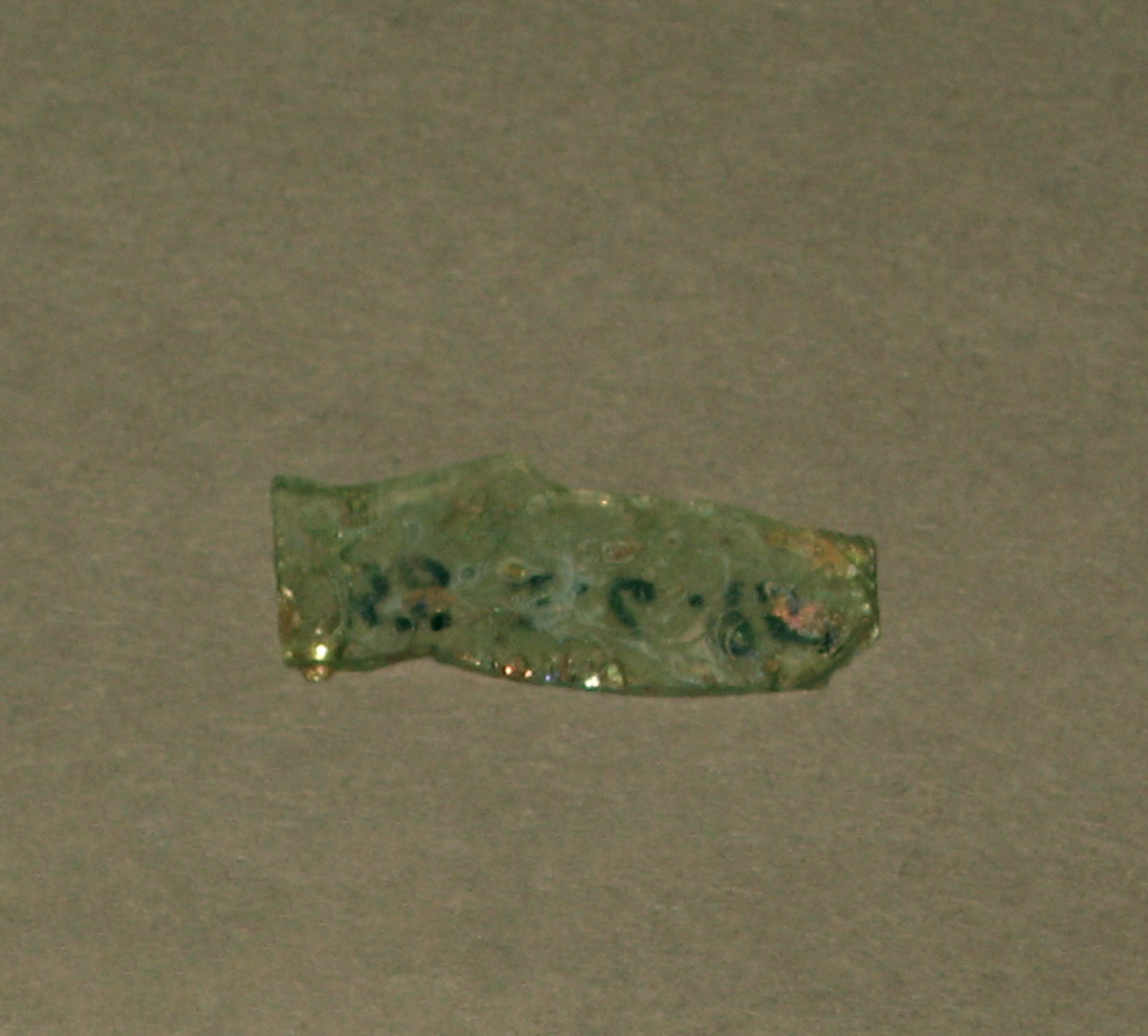 1958.0002.006.095 Glass fragment