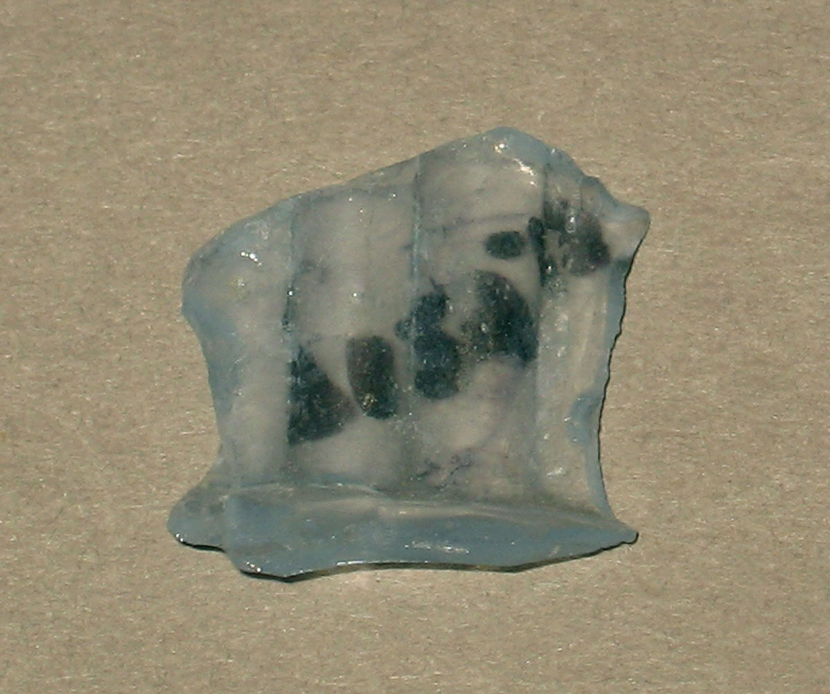 1971.0024.013 Glass fragment