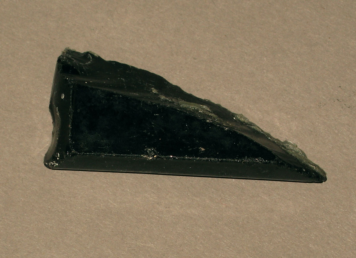 1971.0024.071 Glass fragment