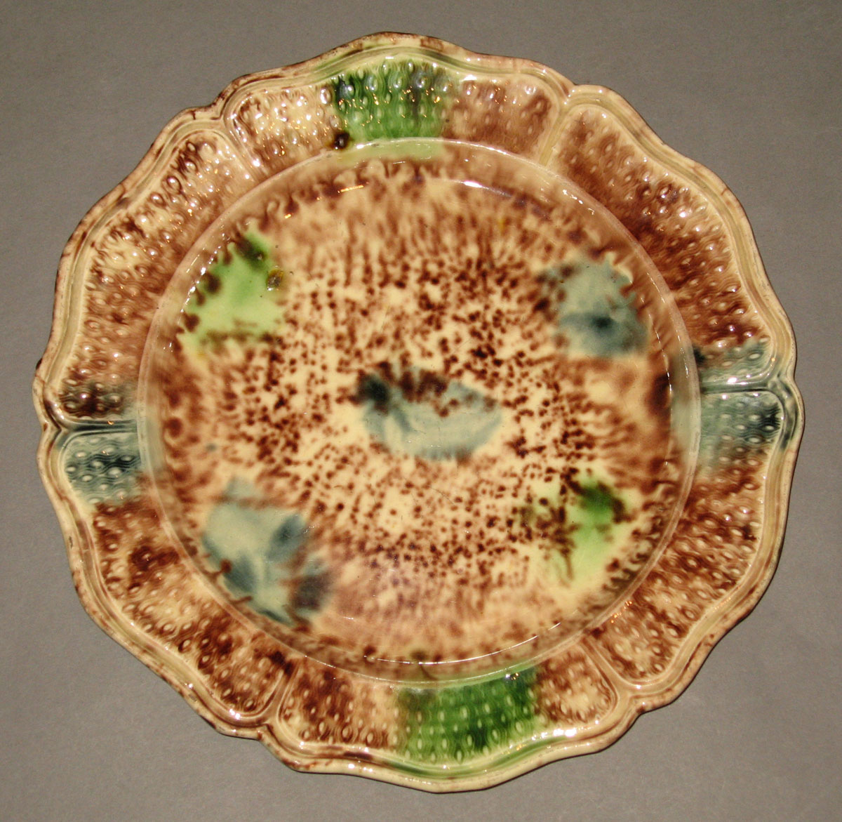 1952.0203.002 Creamware plate