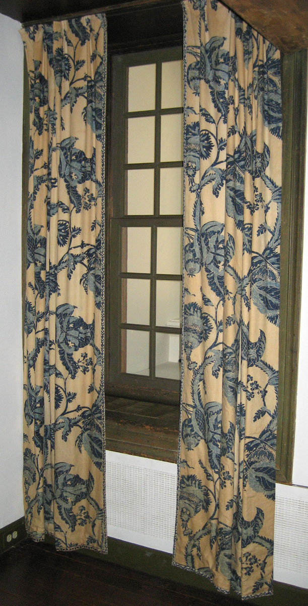 1952.0325.003  Curtain